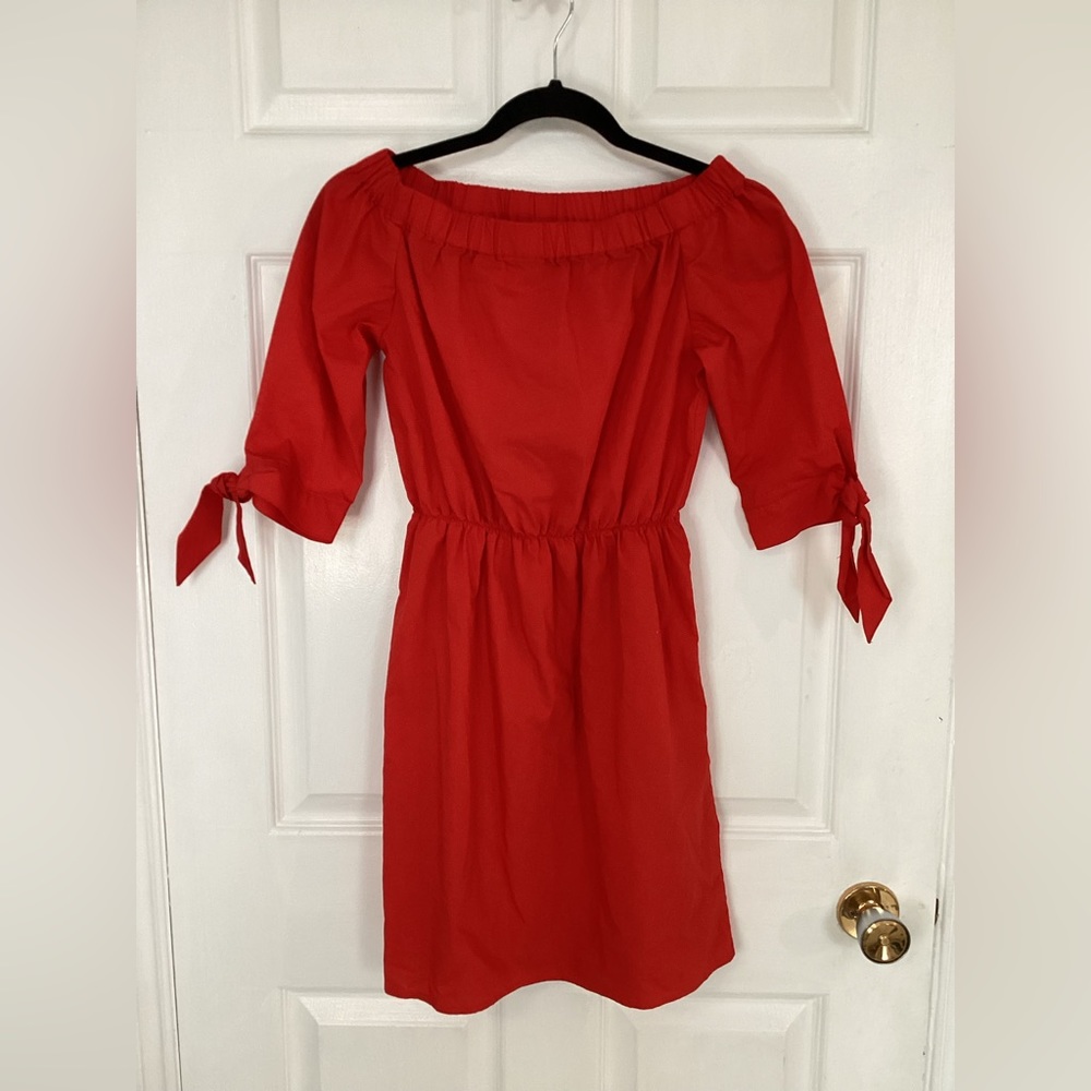 🛍️5/💲20🛍️ H&M red dress, off the shoulders